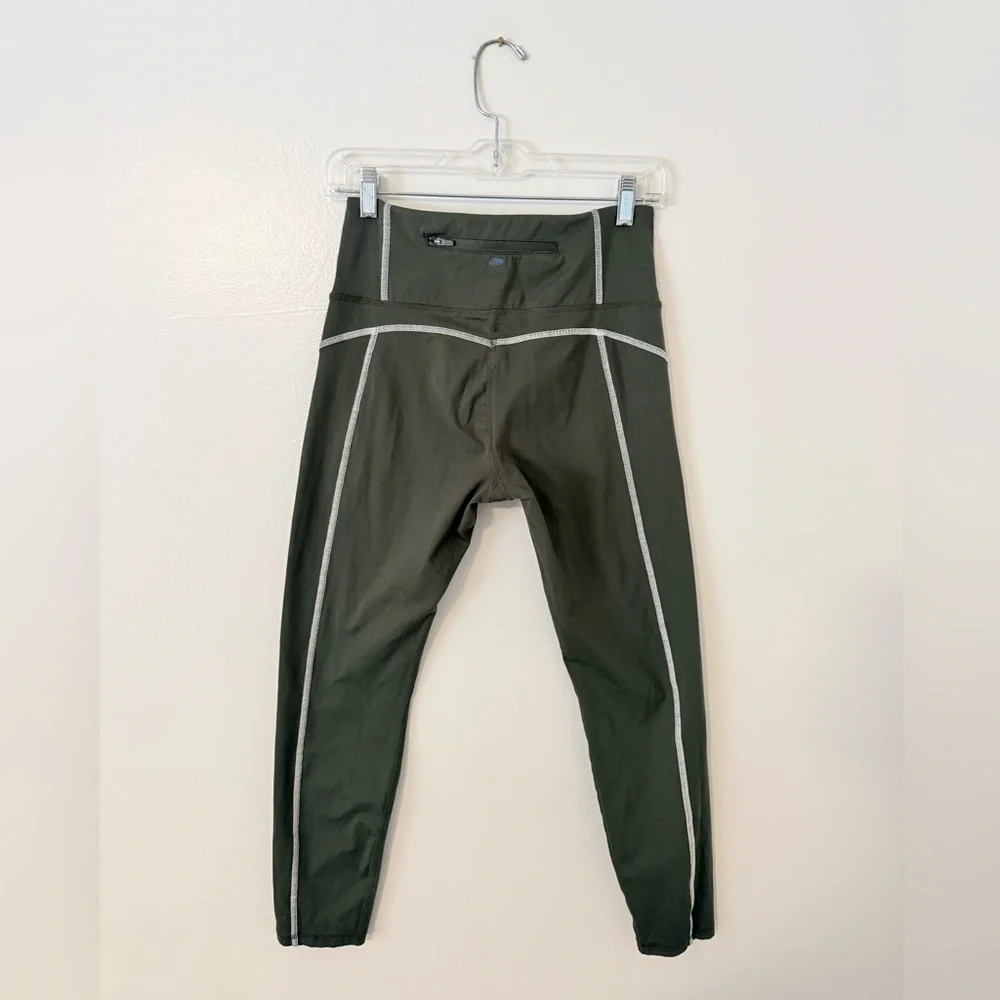 CYCLE HOUSE Womens Medium Olive Green Leggings 7/8 length Zip Pocket - Picture 7 of 11